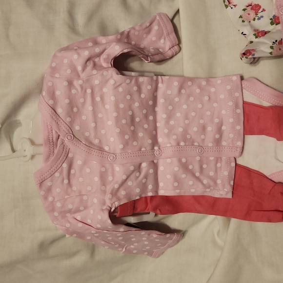 2 preemie layette sets & sleeper - Picture 5 of 16